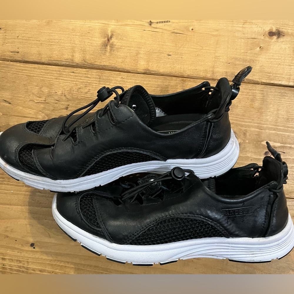 Women’s Black Leather Shoes